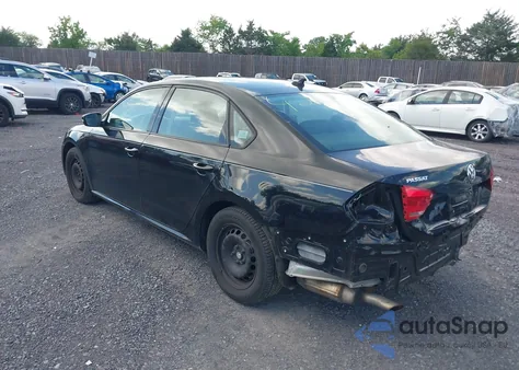 2014 Volkswagen Passat 2.5L S z USA, uszkodzony, nr VIN 1VWAP7A33EC023874